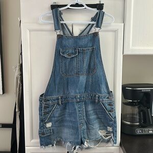 American Eagle Distressed Tomgirl Shortalls Size L